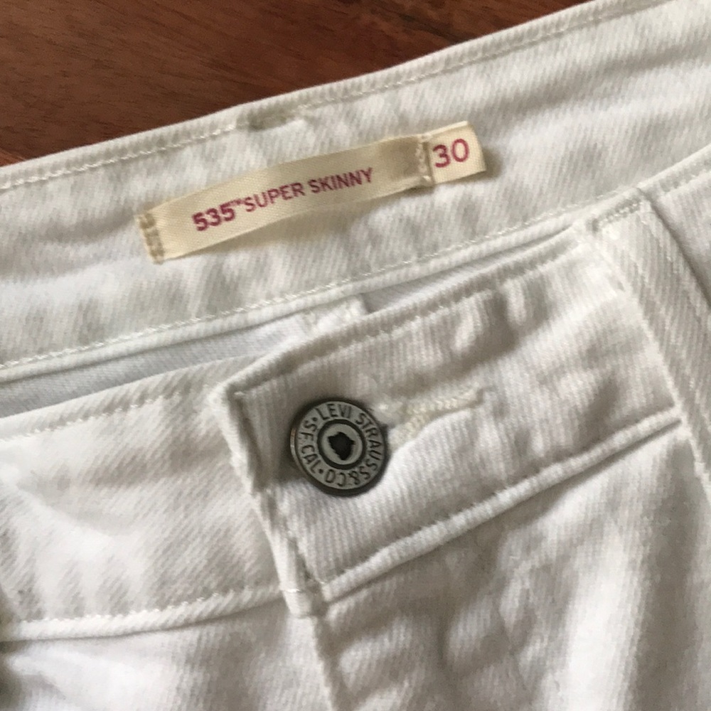 Levi’s 535 Super Skinny Jeans